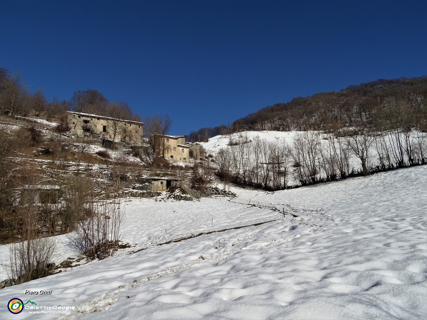 15 Sui pascoli innevati del Crosnello (1094 m).JPG